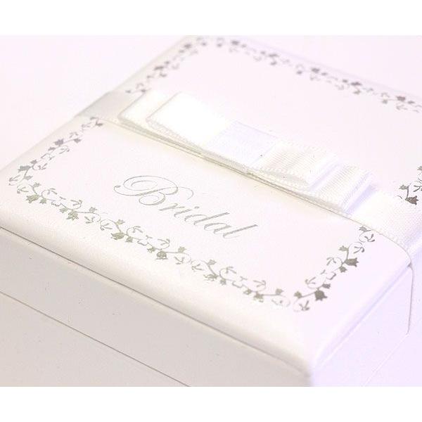 エンゲージリング ケース 指輪ケース レザー調 ホワイト 指輪 プレゼント ボックス 高級感 シンプル 結婚指輪 婚約指輪 展示 リング入れ 白 バースデー